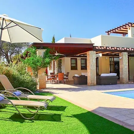 In Sleeps 6 With Pool Air Con And Wifi Villa Kouklia