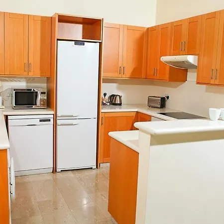 In Sleeps 6 With Pool Air Con And Wifi فيلة