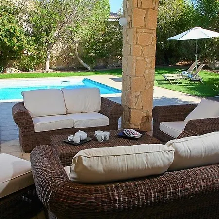 In Sleeps 6 With Pool Air Con And Wifi