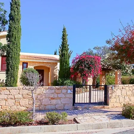 فيلة In Sleeps 6 With Pool Air Con And Wifi *