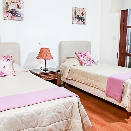 In Sleeps 6 With Pool Air Con And Wifi Kouklia